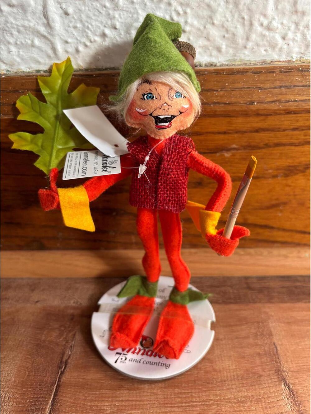 Annalee 9-inch "Fall Artist Woodsprite" elf doll W tags and stand VGC!
